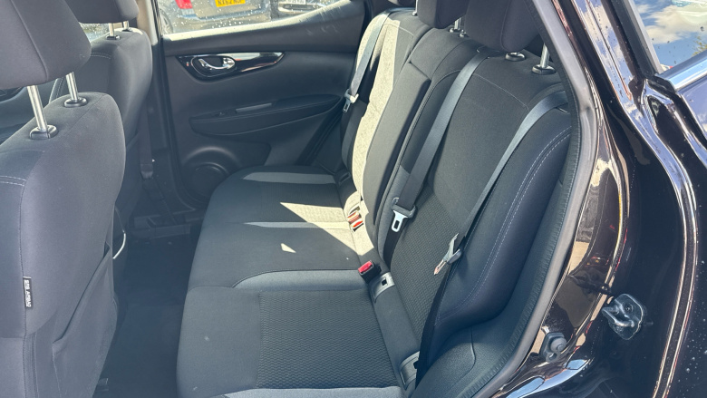 Nissan Qashqai 1.3 DiG-T Acenta Premium 5dr Petrol Hatchback